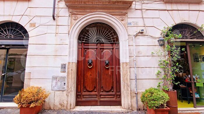 Appartamento quadrilocale in vendita in Piazza della Torretta, Roma