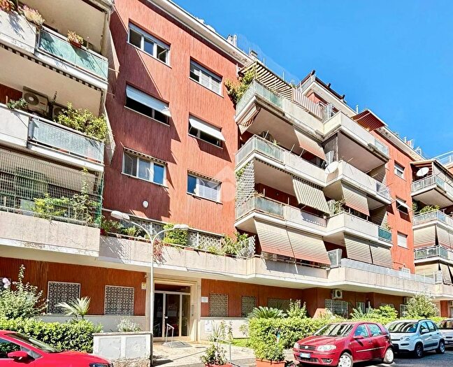 Appartamento con 5 locali in vendita in Via Giovanni Papini, Roma