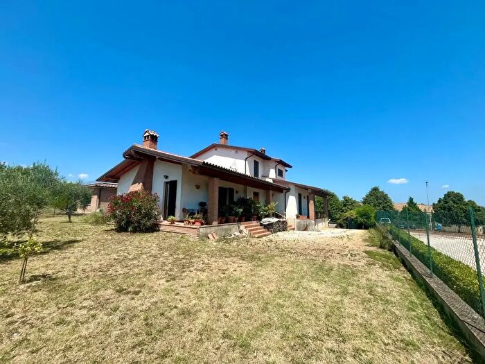 Casa con 6 locali in vendita in Via della Pace, Marsciano
