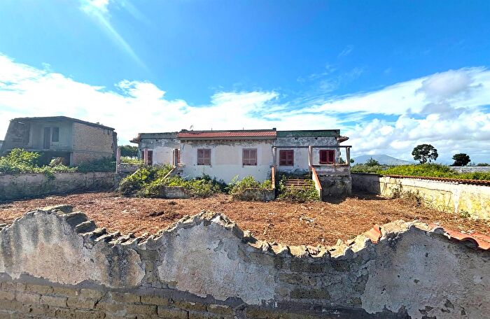 Casa quadrilocale in vendita in Pescopagano, Mondragone