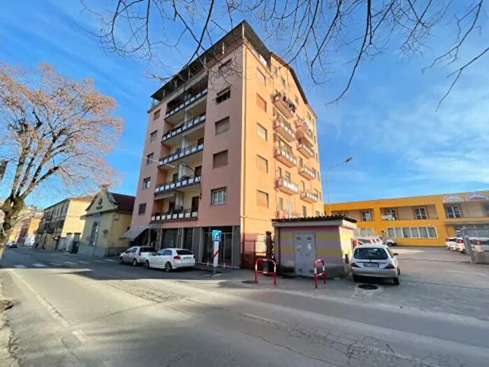 Appartamento trilocale in vendita in Via Cassinasco, Canelli