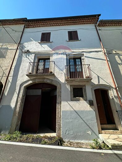 Casa con 5 locali in vendita in Via Nazionale, Pizzone