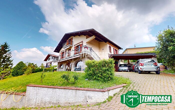 Casa con 5 locali in vendita in Via Molini di Albedosa, Castelletto DOrba