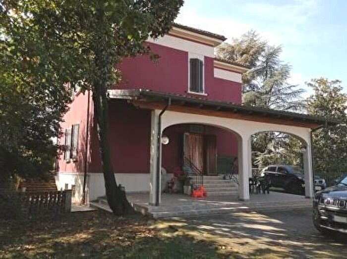 Casa con 8 locali in vendita in Arena Po