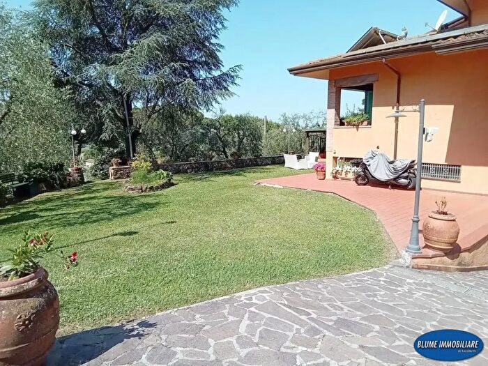 Casa con 9 locali in vendita in Massarosa