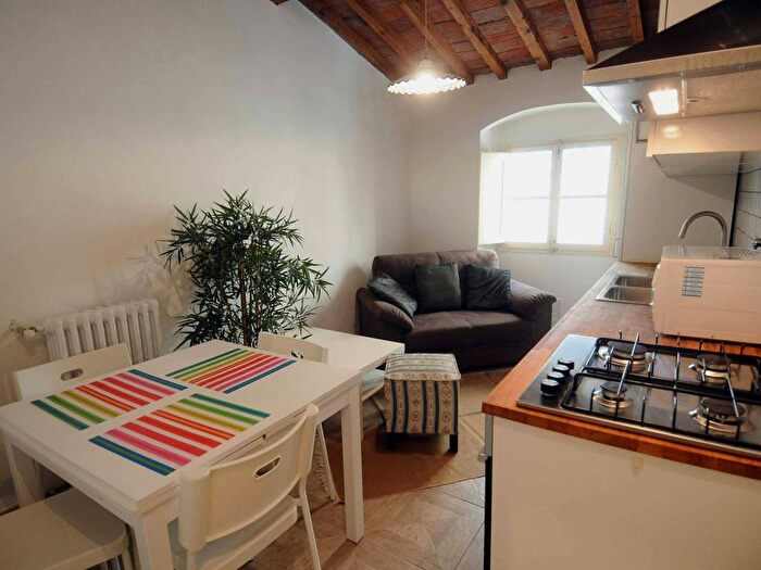 Appartamento trilocale in affitto in Lungarno Amerigo Vespucci, Borgo Ognissanti Il Prato, Firenze