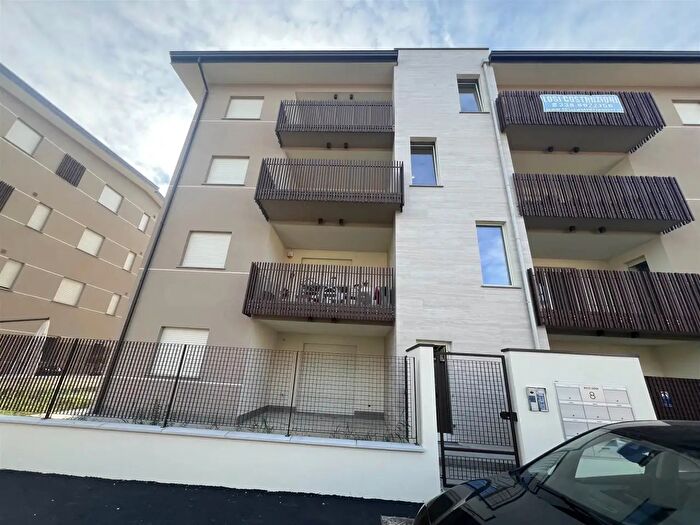 Appartamento quadrilocale in vendita in Via Campi, Piacenza