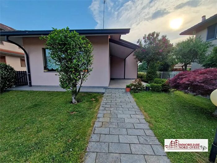 Casa quadrilocale in vendita in Via Piave, Cornaredo