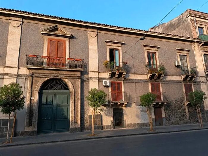 Appartamento quadrilocale in vendita in Via Cristoforo Colombo, Catania