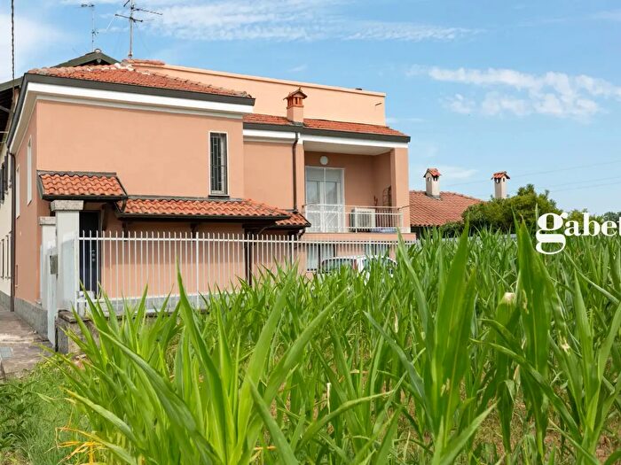 Casa trilocale in vendita in Via Nazario Sauro, Cornate D'Adda