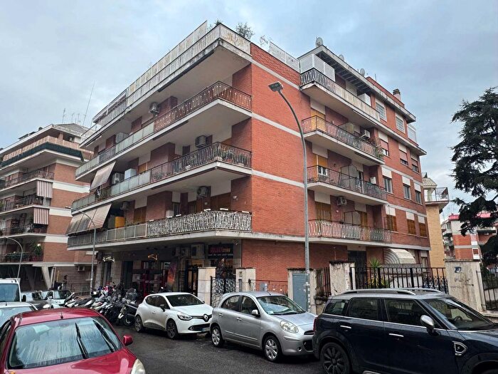 Appartamento bilocale in vendita in Via Adolfo Albertazzi, Roma
