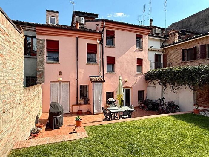 Casa con 6 locali in affitto in Centro Storico, Ferrara