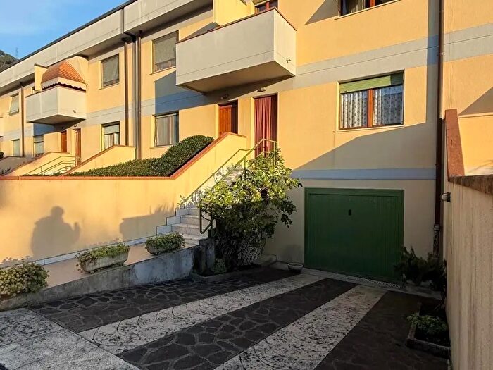 Casa con 6 locali in vendita in Vitale, Massa