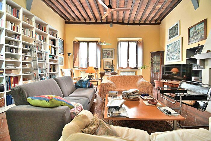 Appartamento con 6 locali in vendita in Via Dietro Le Mura, Colle Di Val DElsa