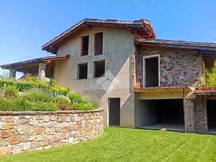 Casa con 10 locali in vendita in Via San Carlo, Colico