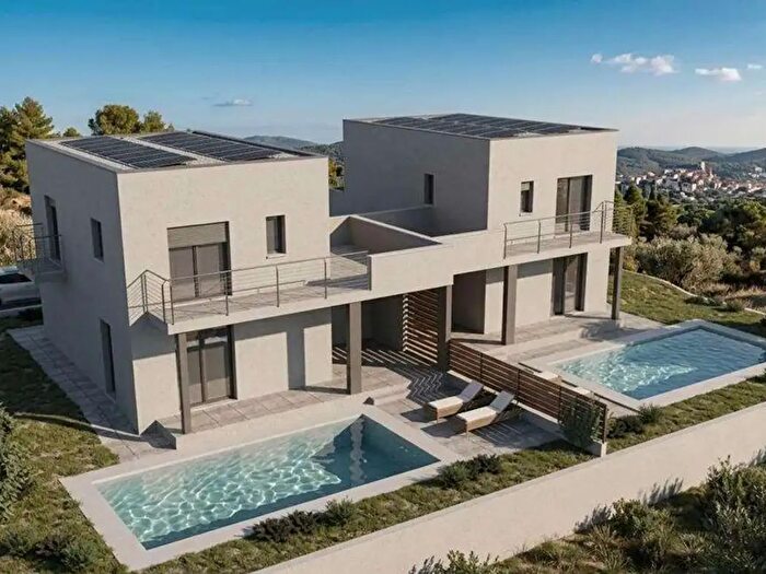 Casa con 6 locali in vendita in Colico