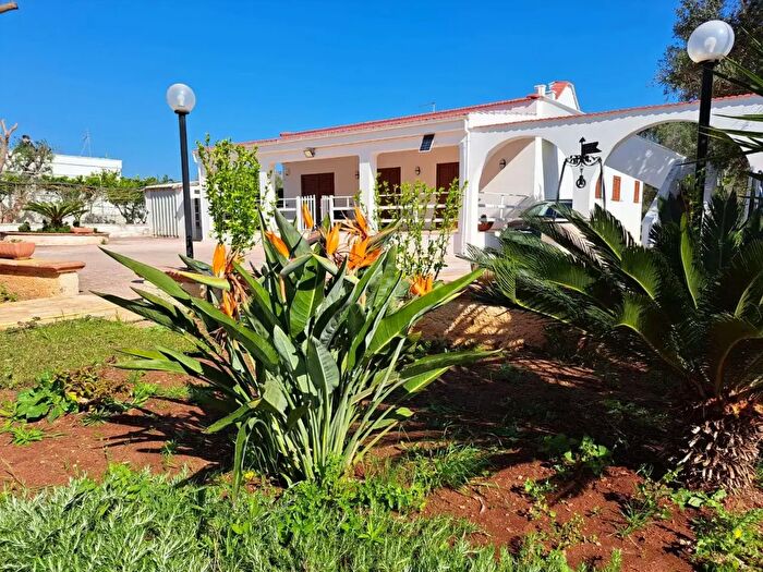 Casa con 8 locali in vendita in Carovigno