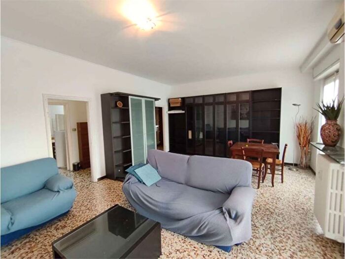 Appartamento trilocale in affitto in via Murat, Istria, Milano