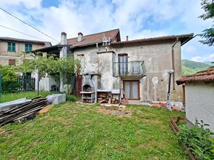 Casa trilocale in vendita in Via Semino Bastia, Busalla
