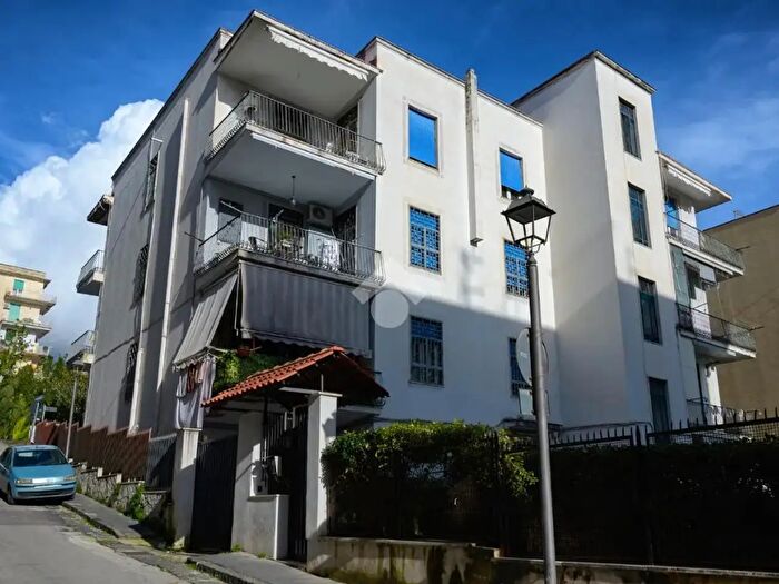 Appartamento trilocale in vendita in Via Pezzentelle, Torre Del Greco