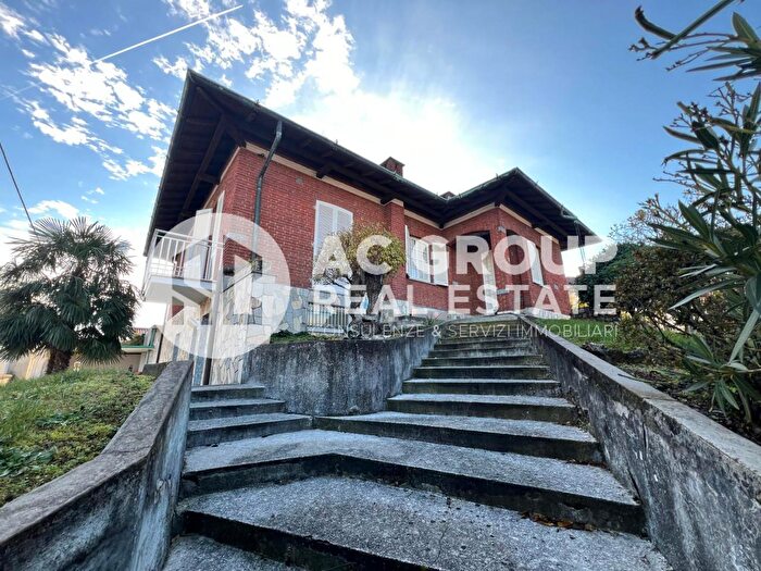 Casa quadrilocale in vendita in Via Cesare Beccaria, Cerro Maggiore
