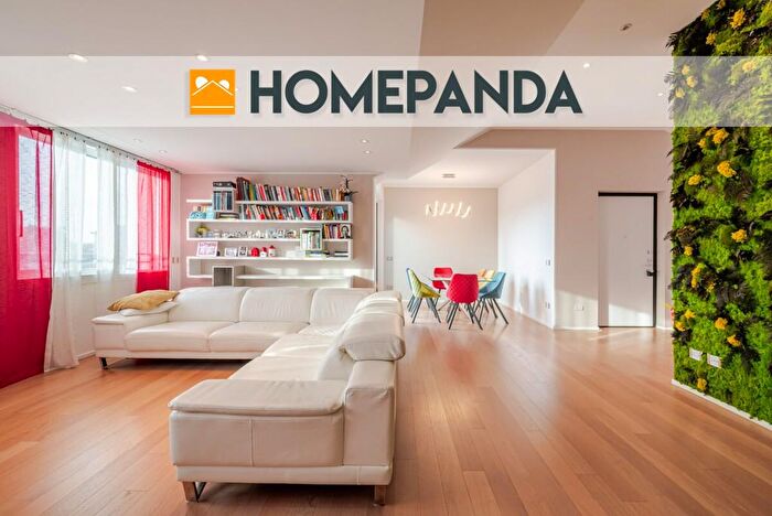 Appartamento con 6 locali in vendita in Via Giosuè Carducci, Corsico