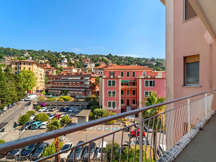 Appartamento quadrilocale in vendita in Via Buonincontri, Santa Margherita Ligure