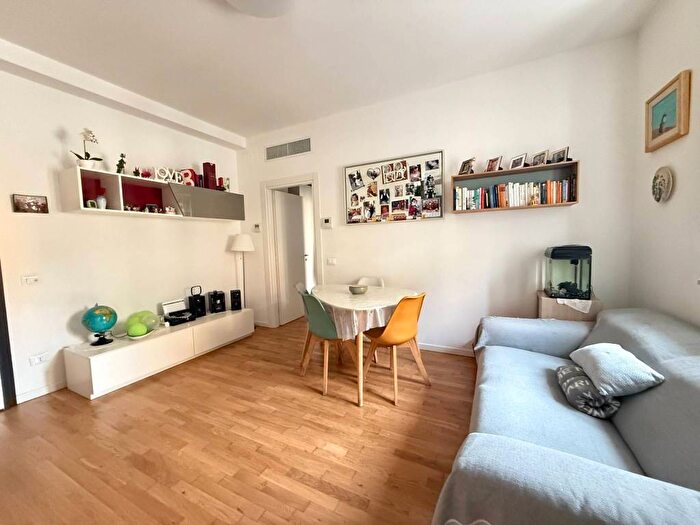 Appartamento trilocale in affitto in Via Diodoro Siculo, Greco Segnano, Milano