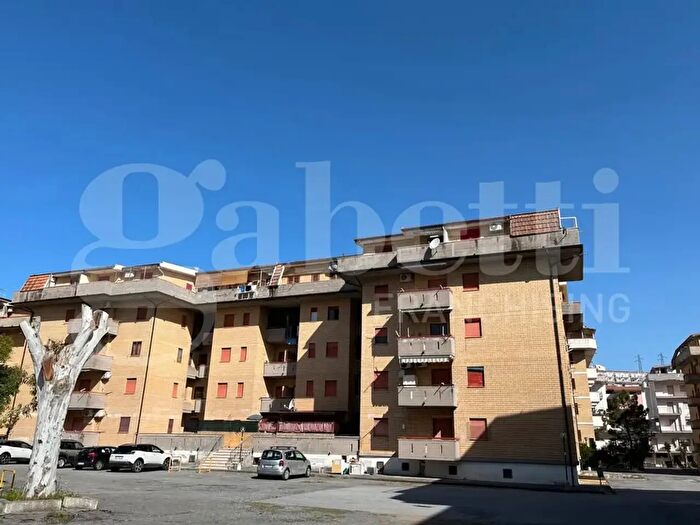 Appartamento trilocale in vendita in Via Lauro, Scalea