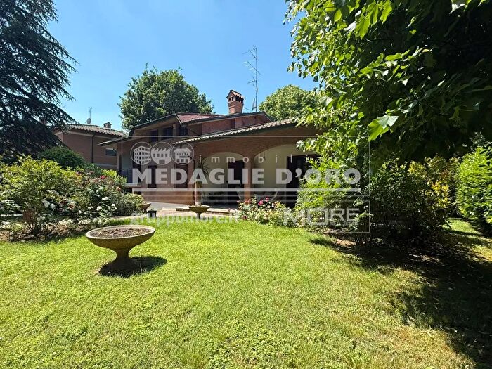 Casa con 10 locali in vendita in Via Piemonte, Castelnuovo Rangone