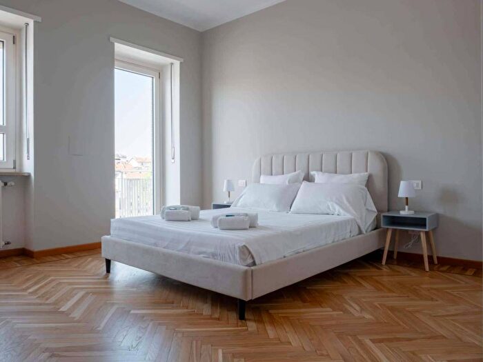 Appartamento trilocale in affitto in Piazza della Repubblica, Aurora, Torino