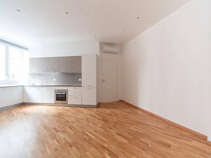 Appartamento trilocale in vendita in Viale Enrico Martini, Milano