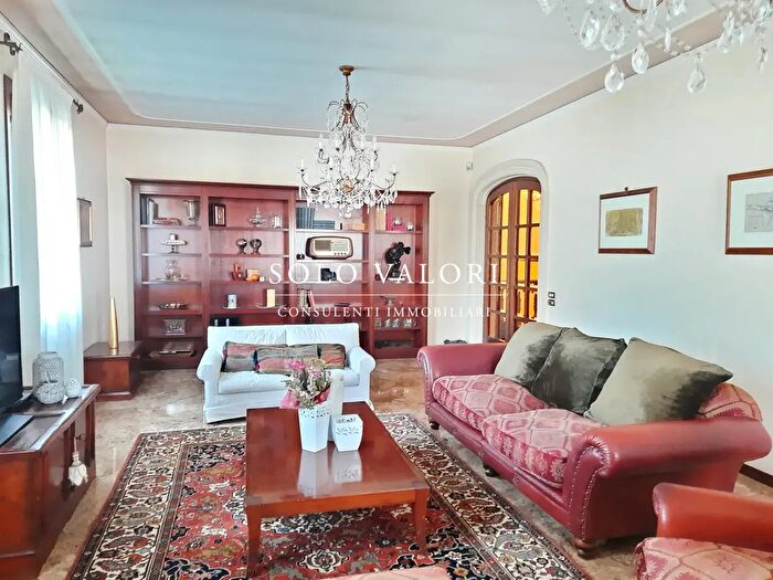 Casa con 7 locali in vendita in Viale Vicenza, Bassano Del Grappa