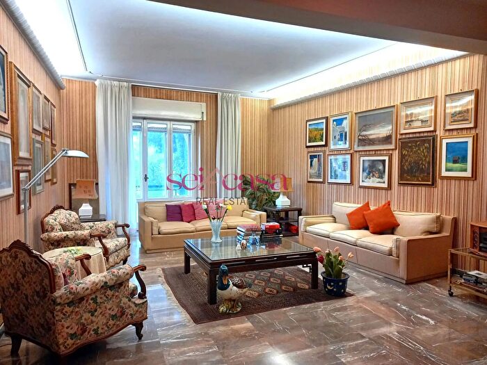 Appartamento con 6 locali in vendita in Zona Tribunale, Grosseto