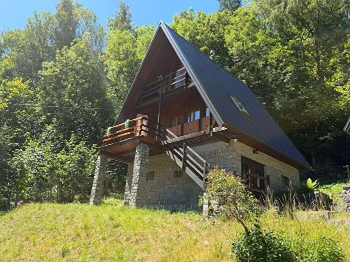 Casa trilocale in vendita in Frazione Grand Moulin, Antey Saint Andre'