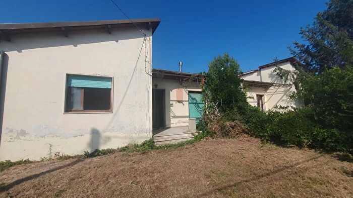 Casa bilocale in vendita in Camaiore