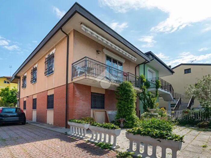 Appartamento trilocale in vendita in Via Semprini, Cesenatico