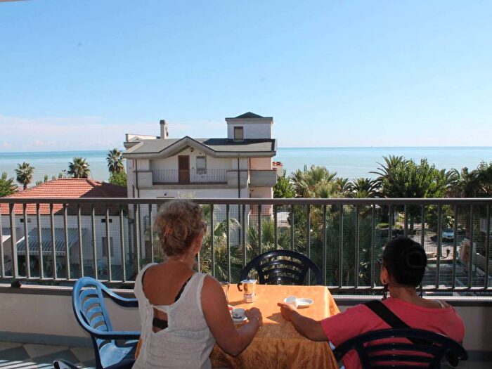 Appartamento bilocale in affitto in Lungomare Guglielmo Marconi, Lungomare Marconi, Alba Adriatica