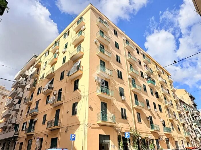 Appartamento quadrilocale in vendita in Via Vincenzo Mortillaro, Palermo