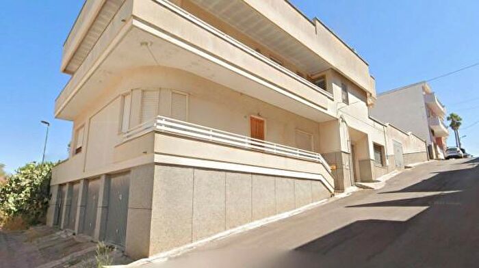 Appartamento con 6 locali in vendita in Via Tito Speri, Parabita