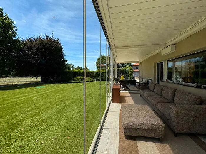 Casa con 5 locali in vendita in Appiano Gentile