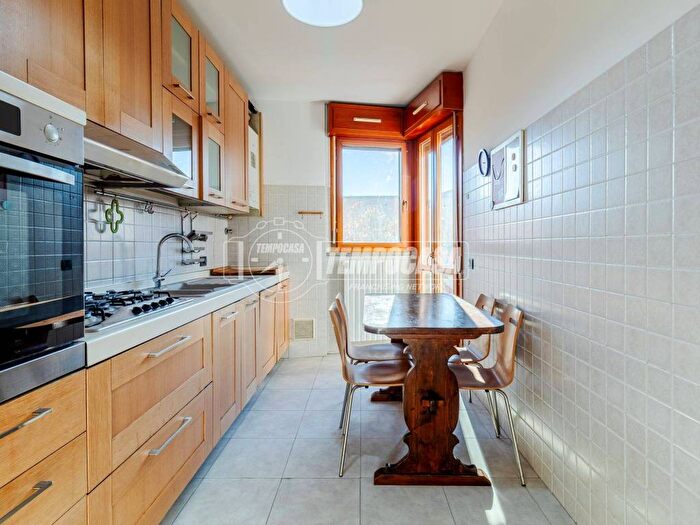 Appartamento quadrilocale in affitto in Via Paolo Pallia, Rogoredo, Milano