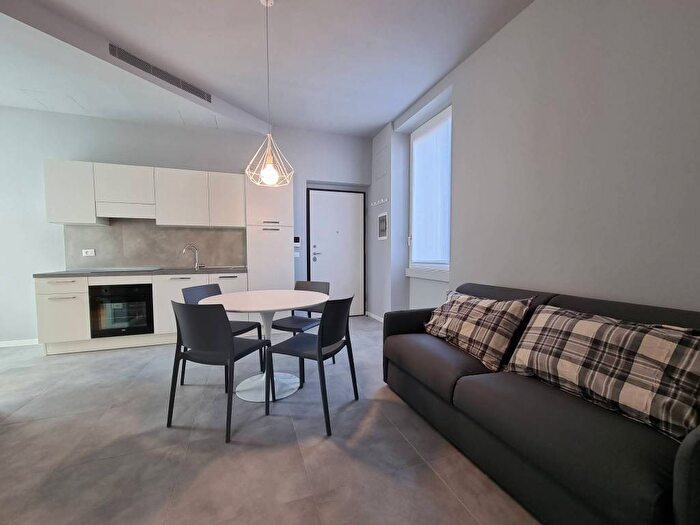 Appartamento trilocale in affitto in Via Varesina, Certosa, Milano