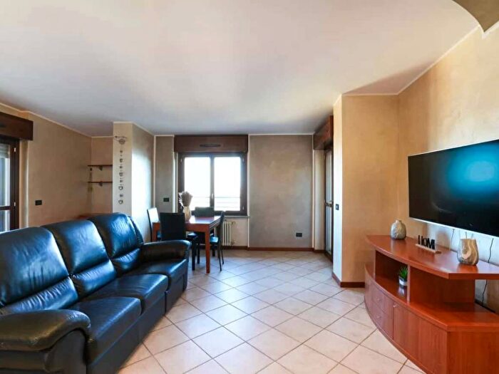 Appartamento trilocale in affitto in Via Filippo Palizzi, Quarto Oggiaro, Milano