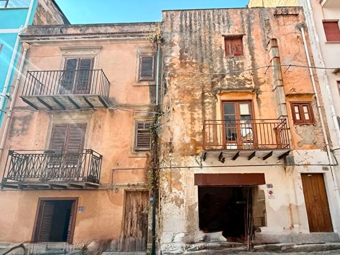Appartamento con 6 locali in vendita in Via Antonino Curreri, Carini