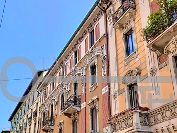 Appartamento trilocale in affitto in Via Ciro Menotti, Indipendenza, Milano