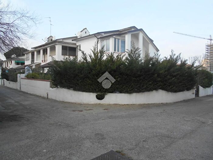 Appartamento trilocale in vendita in Via Alpi Centrali, Comacchio