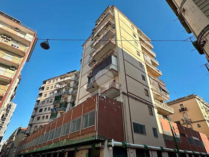 Appartamento trilocale in vendita in Via Pietro Giannone, Napoli