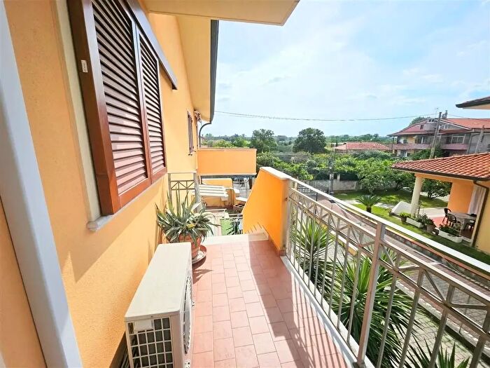 Appartamento con 6 locali in vendita in Massa