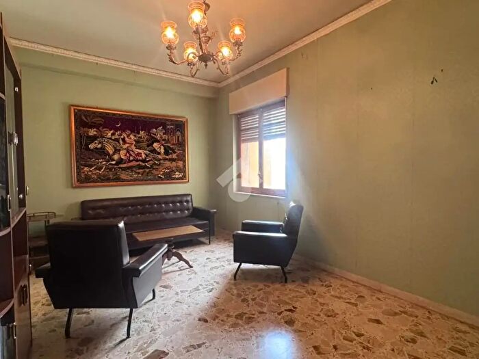 Appartamento con 5 locali in vendita in Vico Cairoli, Ragusa